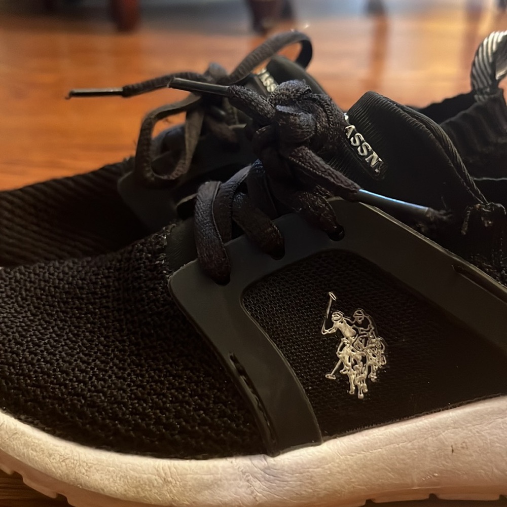Hi I’m selling these us polo kids shoes size 13.5 - Picture 5 of 5